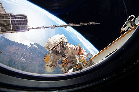 Фото из космоса, видекадры, поздравления первому космонавту  две фотовыставки стартуют в одном из парков Москвы
