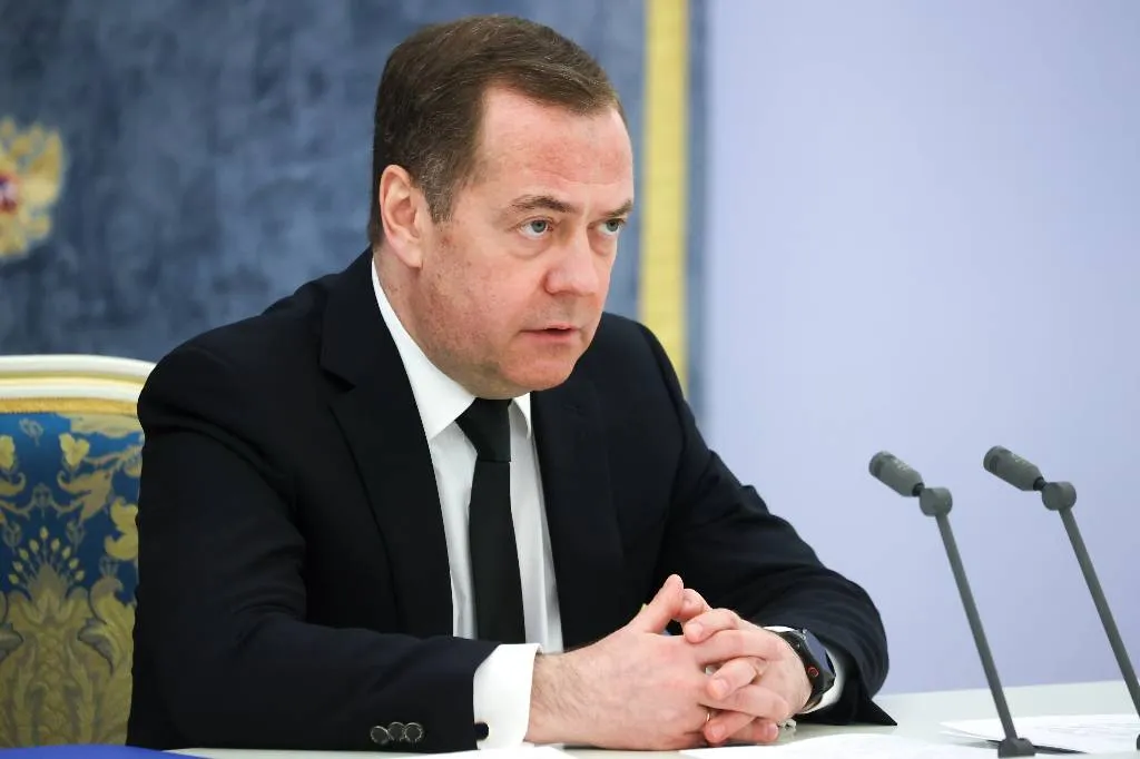 Медведев нашёл три неожиданных пользы для России в швейцарском саммите по Украине